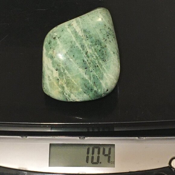 "Transvaal Jade" Hydrogrossular Garnet Galet - Picture 9 of 9